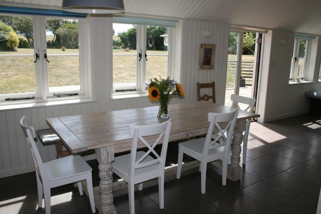Greystone Cottage - Sea Views, Short Stroll To A Beautiful Sandy Beach Brook  Buitenkant foto